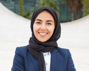 Amira Putri - Konsultan Hukum